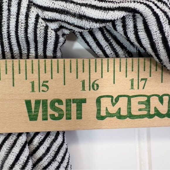 Zara ruffle w/b collection small - Picture 12 of 13